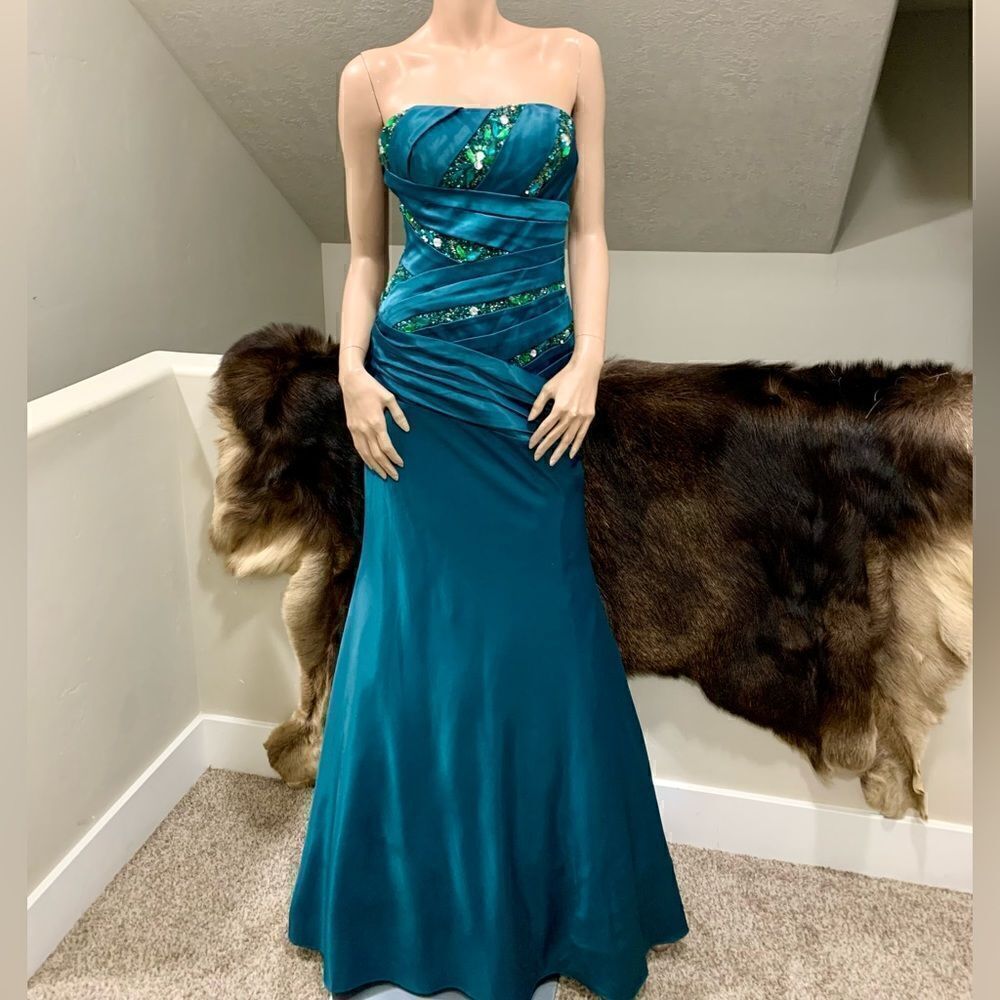 New Elegant Satin Beaded and Curving Ruched  Evening Dress